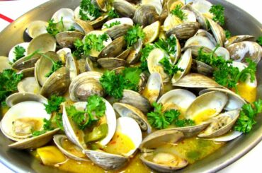 Steamed Clams in Spicy White Wine & Butter Broth