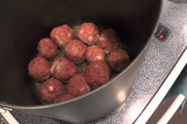 DSP Cooks It: Homemade Italian Sauce - Cooking the Meatballs