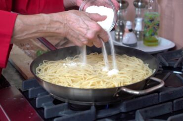 Sneak Peek Spaghetti with cheese and pepper