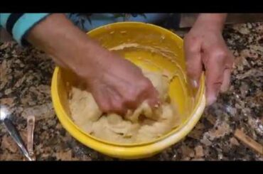 Italian Grandma Makes Cinnamon Cake