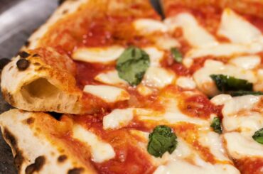 Making a traditional Neapolitan Pizza