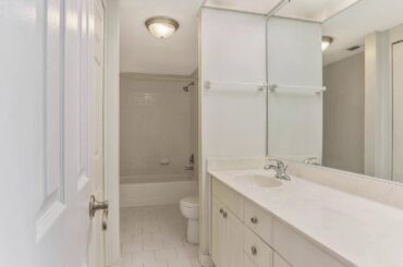 8763 Como Lake Dr, Jacksonville, FL