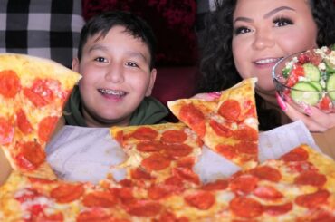 Sbarro Pizza Mukbang | AngelaEats True Crime