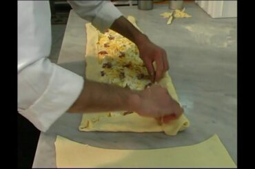 scaccia  di ricotta e salsiccia course in Italian cuisine.