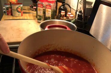 Simple Italian Tomato Sauce—Easy Italian Recipes