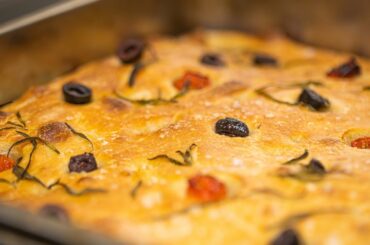 Sourdough Focaccia | Recipe for Italian tablebread | Foodgeek