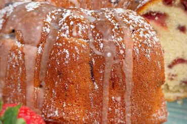 STRAWBERRY & CHAMPAGNE POUNDCAKE  | VALENTINES DAY DESSERT