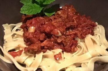 FOOD/ ITALIAN- MEATS SAUCE W/ NOODLE.