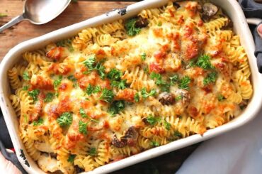 Chicken Alfredo Pasta Bake - the perfect creamy chicken pasta bake recipe!