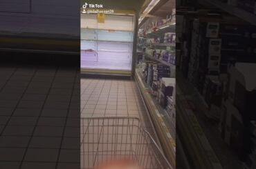 coronavirus in Italy. Food finish in market 😥😥😥