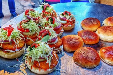 Desi Tawa Burger | Amul Cheese Burger | Paneer Burger | Laxmi Nagar Street Food | देसी तवा बर्गर