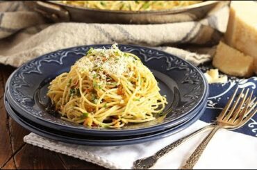 Spaghetti Aglio e Olio (Olive Oil and Garlic Spaghetti)