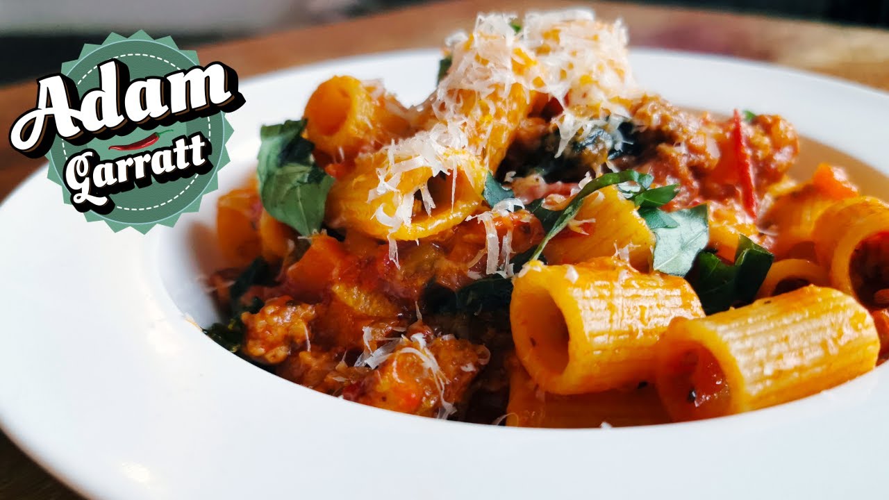Spicy pork ragu with rigatoni | Quick & easy Spicy pork ragu with rigatoni | Quick & easy