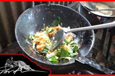 Street Food in Bangkok - Awesome PAD THAI - Dāv Kaufman Vlogs