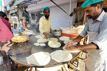 SPICY STREET FOOD in Pakistan MUTTON KORMA & Trying Goat Testicles in Lahore