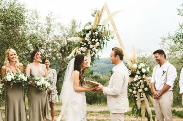 Modern and unusual wedding framed by the olive groves of Chianti