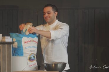 Perfect pizza show cooking