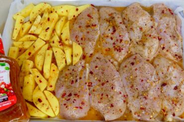 The Most Juicy & Tender Baked Chicken Breast Recipe از یک رسیپی سینه مرغ سه نوع غذا آماده شده