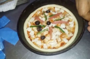 LOCAL FOOD FAJITA PIZZA AT GRILL ON IN 60 FEET ROAD BAKARMANDI LAHORE PAKISTAN  BY ALI RAZA