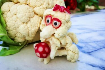 Fruit & Vegetable Carving - Cauliflower puppy play football?