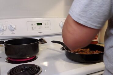 Preparing a Sweet Italian Turkey Sausage Spaghetti Dinner for 2 (Part 1) on 3/6/20