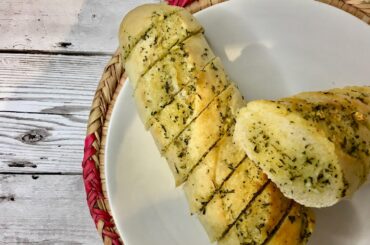 Garlic Bread with Italian Mixed Herbs 🌿