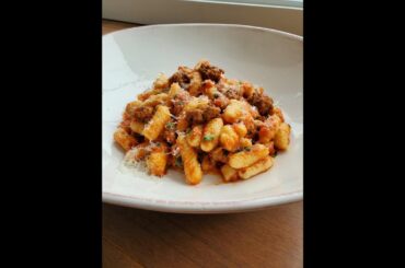 How to make ricotta cavatelli,  tomato sauce and Italian sausage - Play with your food - Ep1