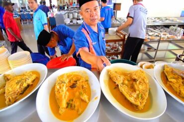 Indonesian Food - WORLD'S BEST HALAL RESTAURANT : Nasi Padang in Padang, West Sumatra (SPICY!)