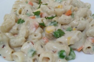 Pasta white sauce pasta creamy cheesy Bachon key liye . Simple