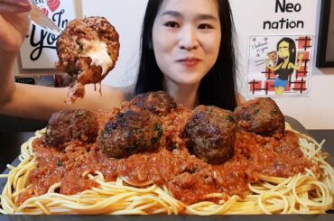 How to make Giant Cheese-Stuffed Meatballs! Spaghetti Bolognese w Cheesy Meatballs Cooking & Mukbang