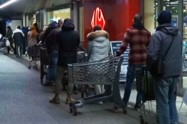 Coronavirus: Long queues form at supermarkets as Italy is put into lockdown