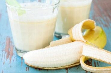 Banana Milk Shake - Quick Recipes - Easy Recipes - How To QUICKRECIPES
