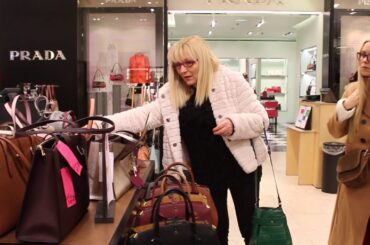 Fun things to do in Paris at night. Street food, late night shopping, and cafe life.