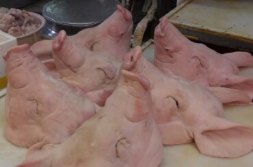 Cutting Pork and Beef in Majang Meat Market, Seoul. Korea Street Food