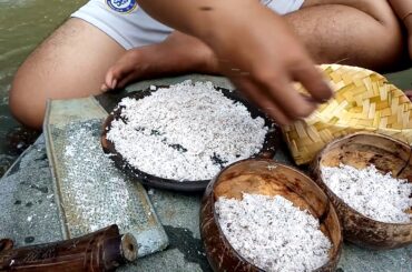 making coconut oil with traditional indonesia music