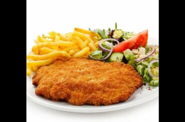 italian food insalata con cotoletta di pollo piu corecta di spinaci