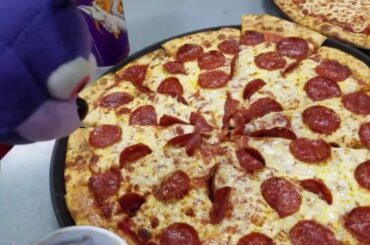 Bonnie Gets Pizza at Chuck E Cheese’s