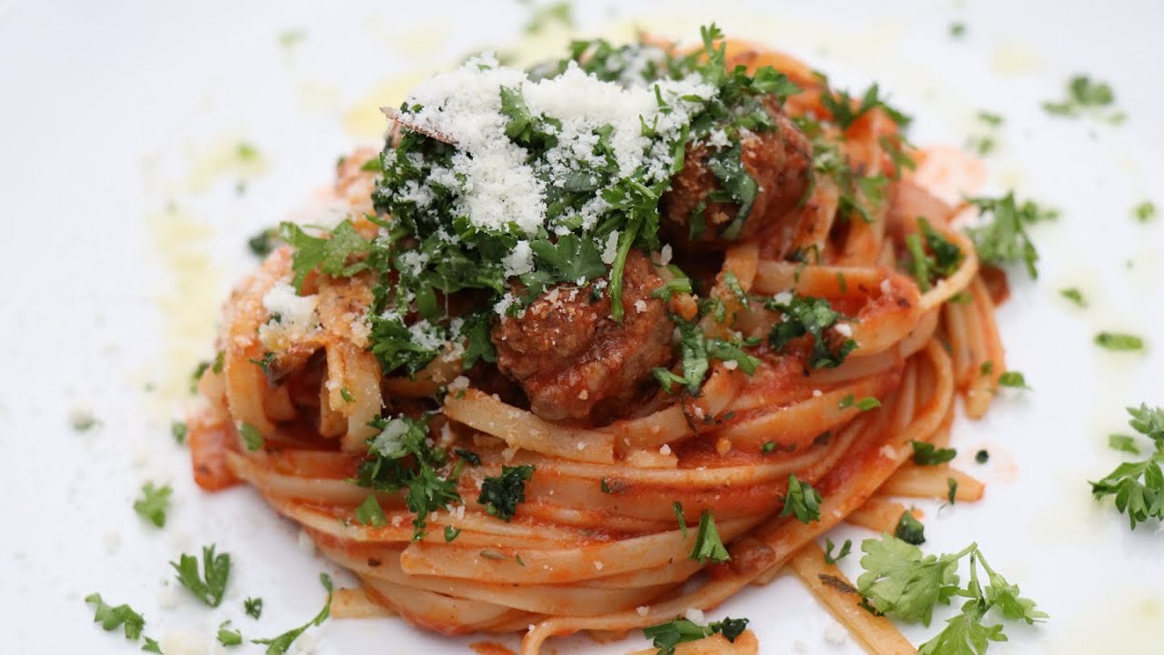 Linguine Meatballs with a nice tomato sauce! Linguine Meatballs with a nice tomato sauce!