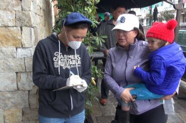 Restaurants give free food to healthcare workers during pandemic