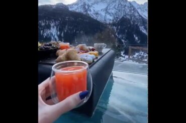 Italy me floating food..dekhiye ye video