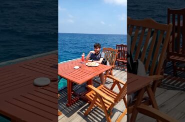 Relaxing and eating in Italian restaurant in Sun island Maldives resort and spa(2)