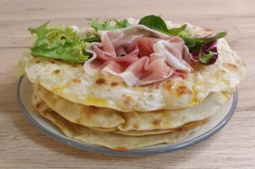 Piadina Recipe ! Italian Flat Bread Cooked In a Pan