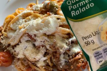 How To Italian pasta  Alla Bolognese  ( Spaghetti italiano ) Passata di Pomodoro