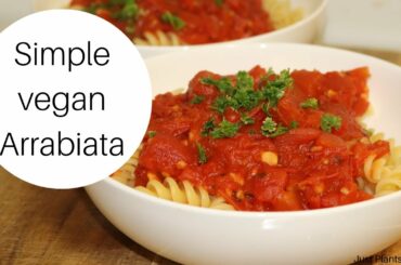 Vegan Arrabiata pasta sauce recipe // Italian // fresh tomatoes // meal prep // tasty