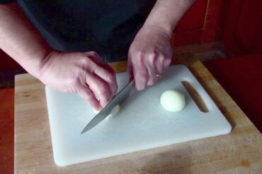 Italian cooking class: Chopping an onion and knife skills with Chef Guido