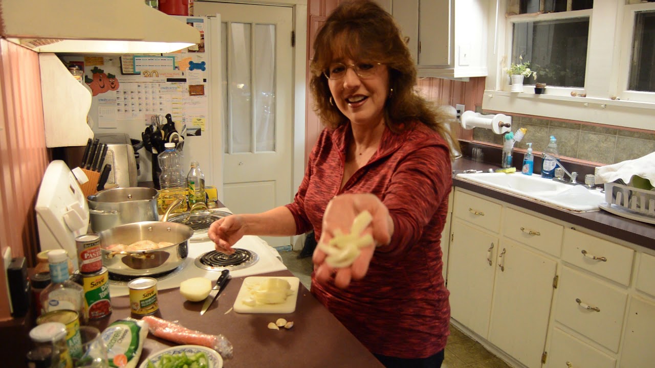 How to make Traditional Chicken Cacciatore on Spaghetti How to make Traditional Chicken Cacciatore on Spaghetti