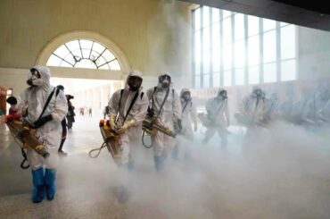 Public transportation resumes in Wuhan