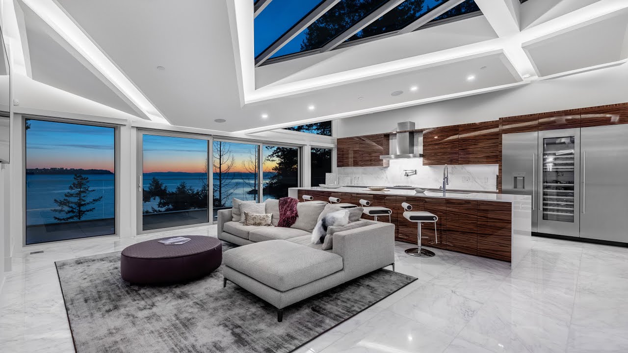 Semi-Waterfront Luxury Residence | Unique Architectural Masterpiece Semi-Waterfront Luxury Residence | Unique Architectural Masterpiece