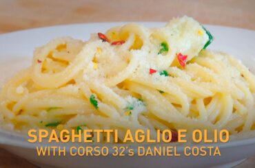 How to cook simple Italian spaghetti aglio e olio with chef Daniel Costa | Fast Food