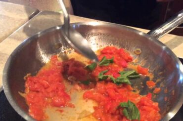 How To Cook Authentic Italian Pomodoro Sauce